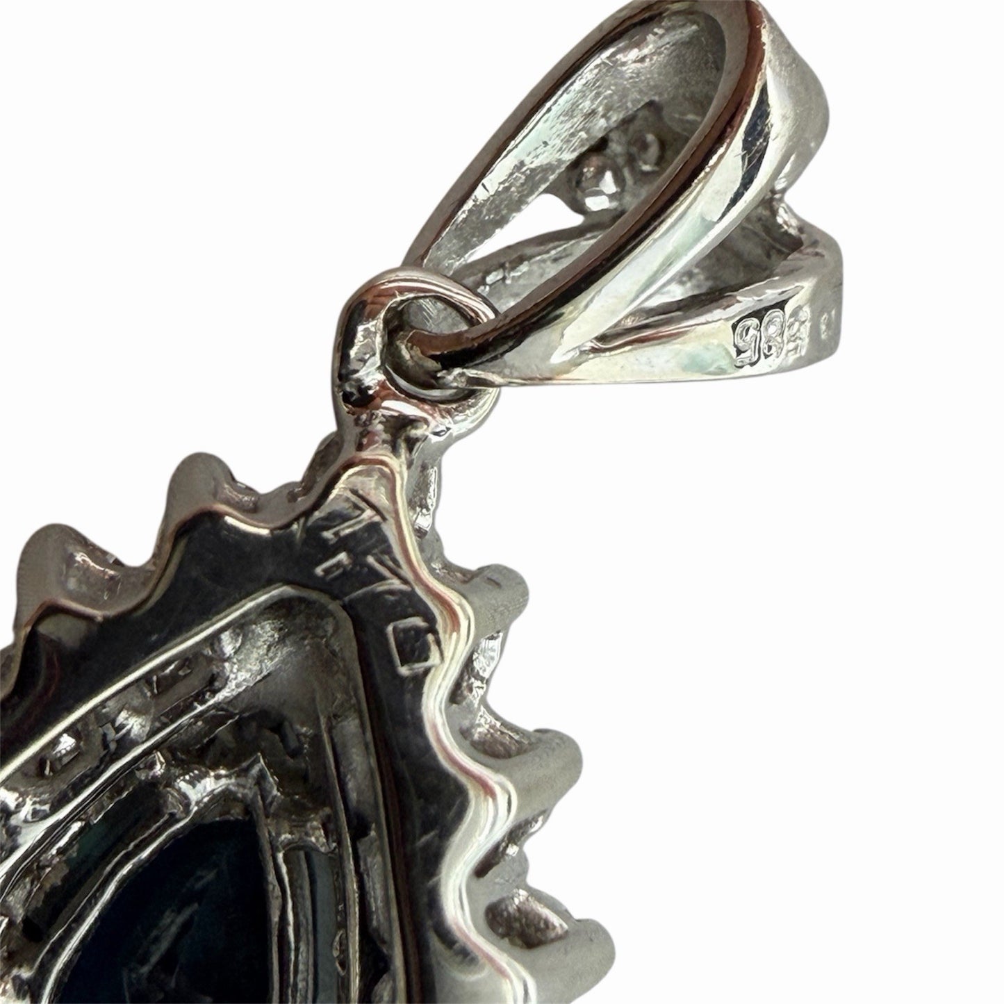 585 Gold Anhänger Saphir 1,1ct Entourage mit Brillanten WG 14K