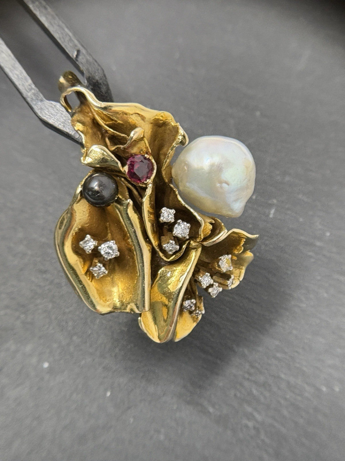 585 Gold Anhänger Handarbeit Designerschmuck ca. 4x3cm Diamanten Rubin Tuch 14K