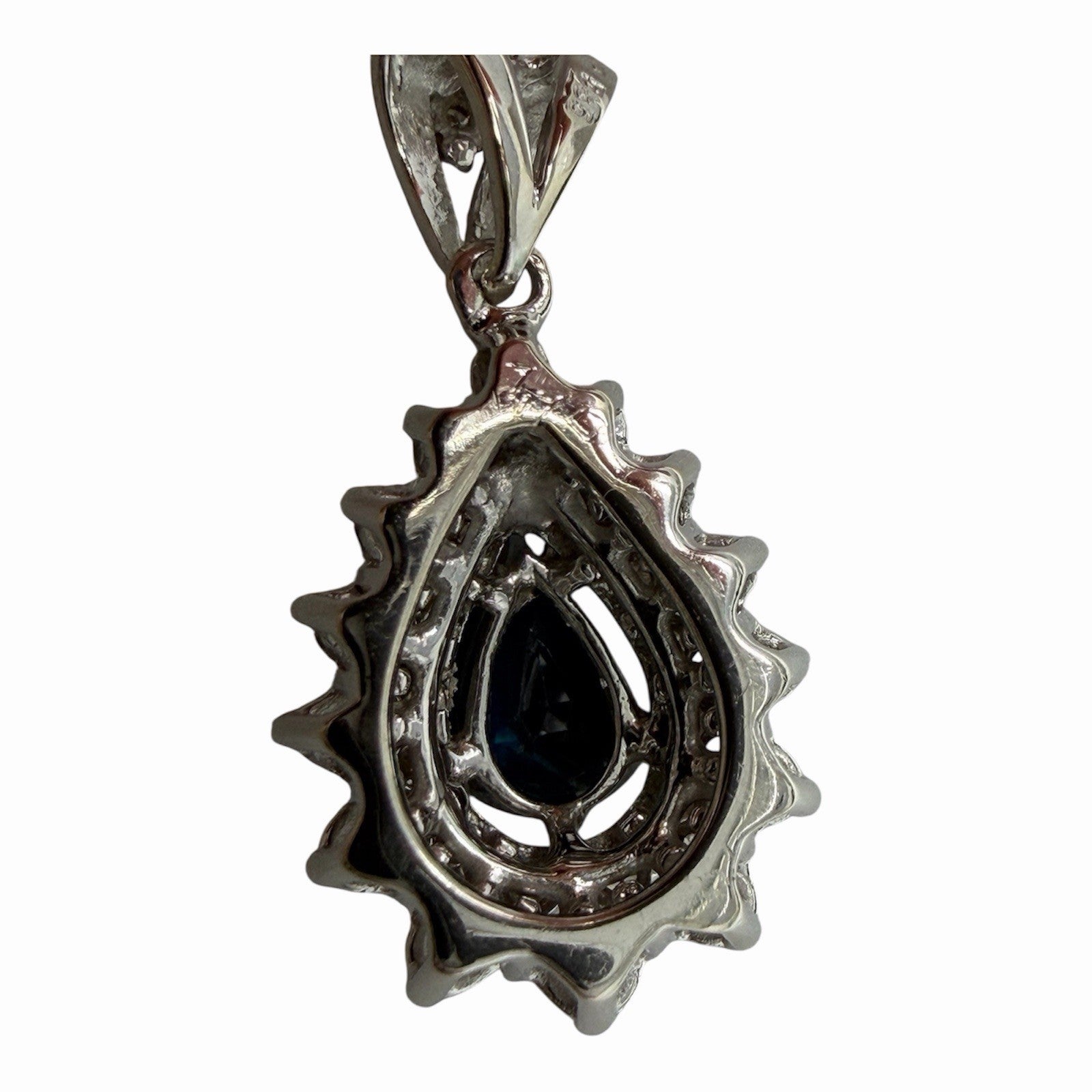 585 Gold Anhänger Saphir 1,1ct Entourage mit Brillanten WG 14K