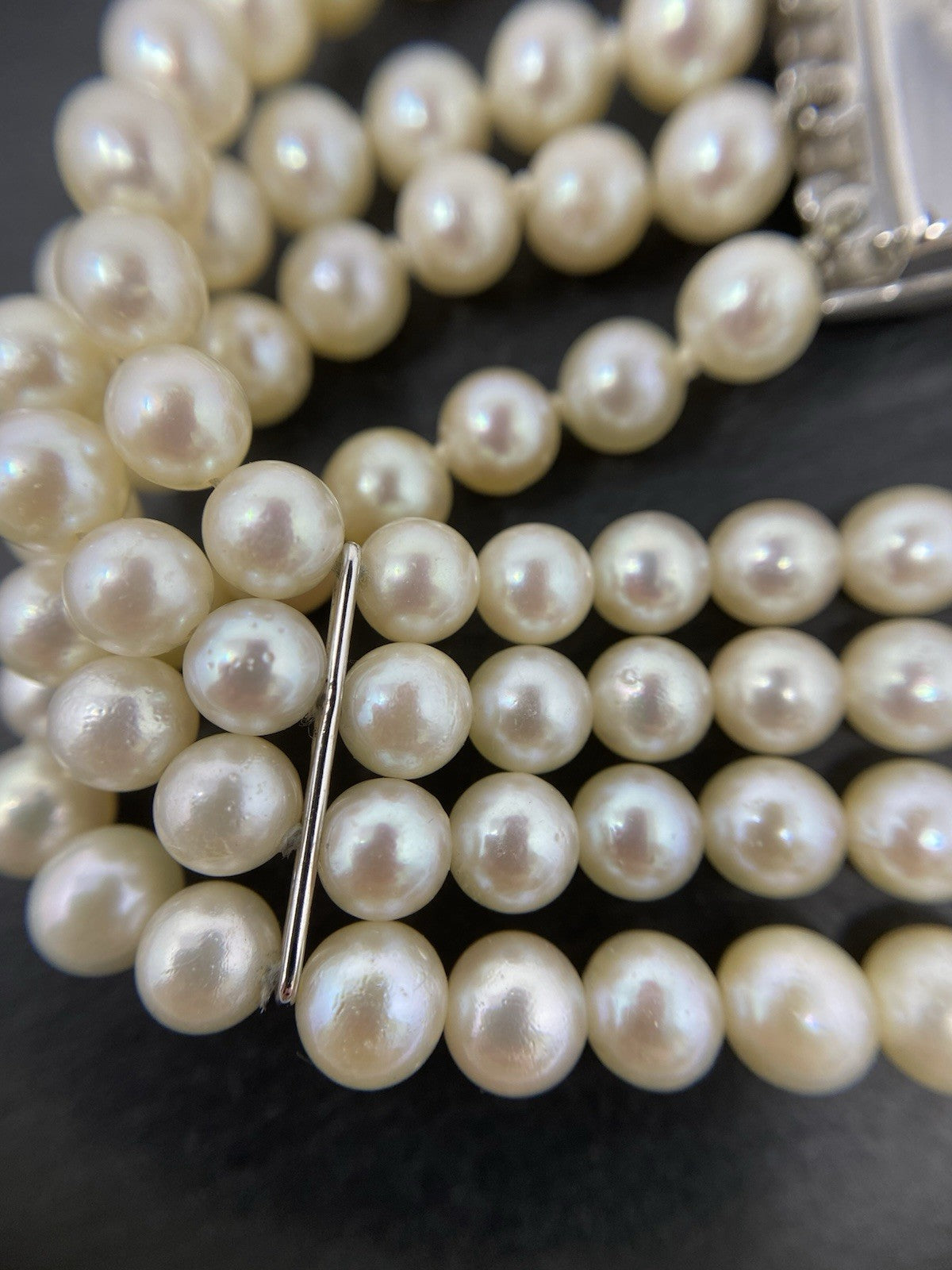 Vierreihiges Perlenarmband | 14K/585 Weißgold Luxus