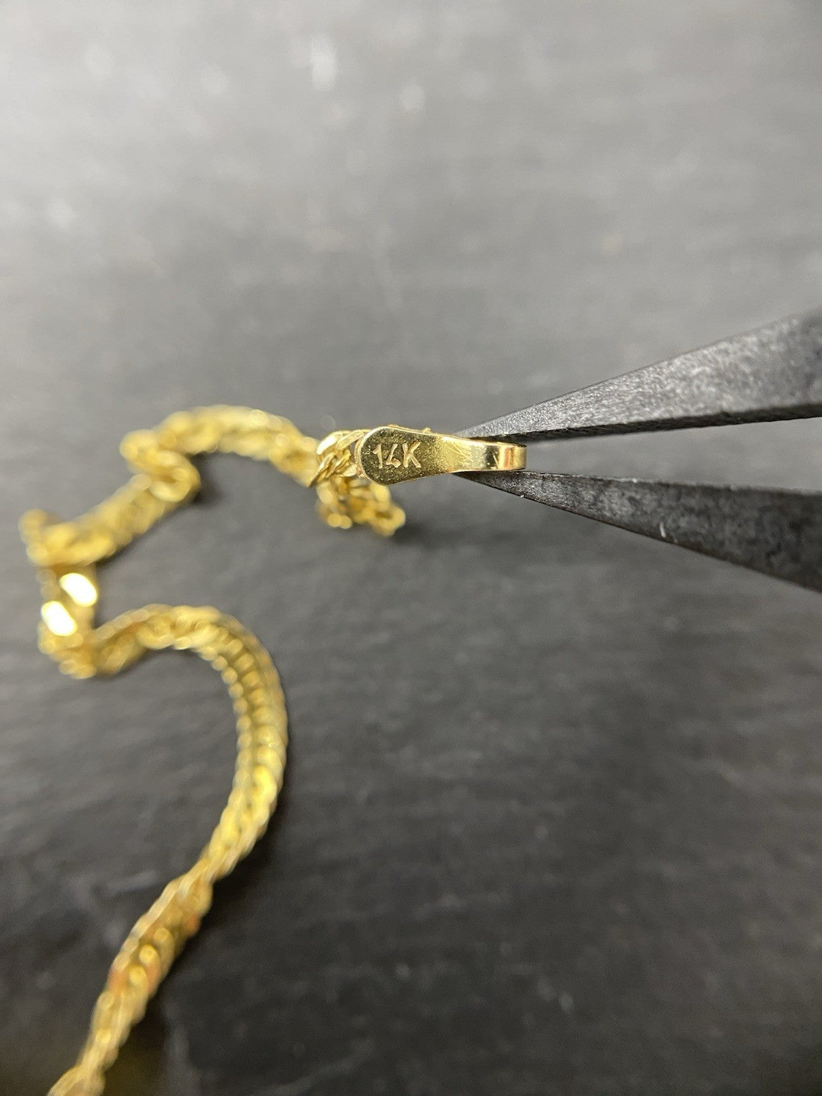 Feingliedrige, gedrehte Goldkette in Zopfmuster Panzerkette 42cm | 14K / 585