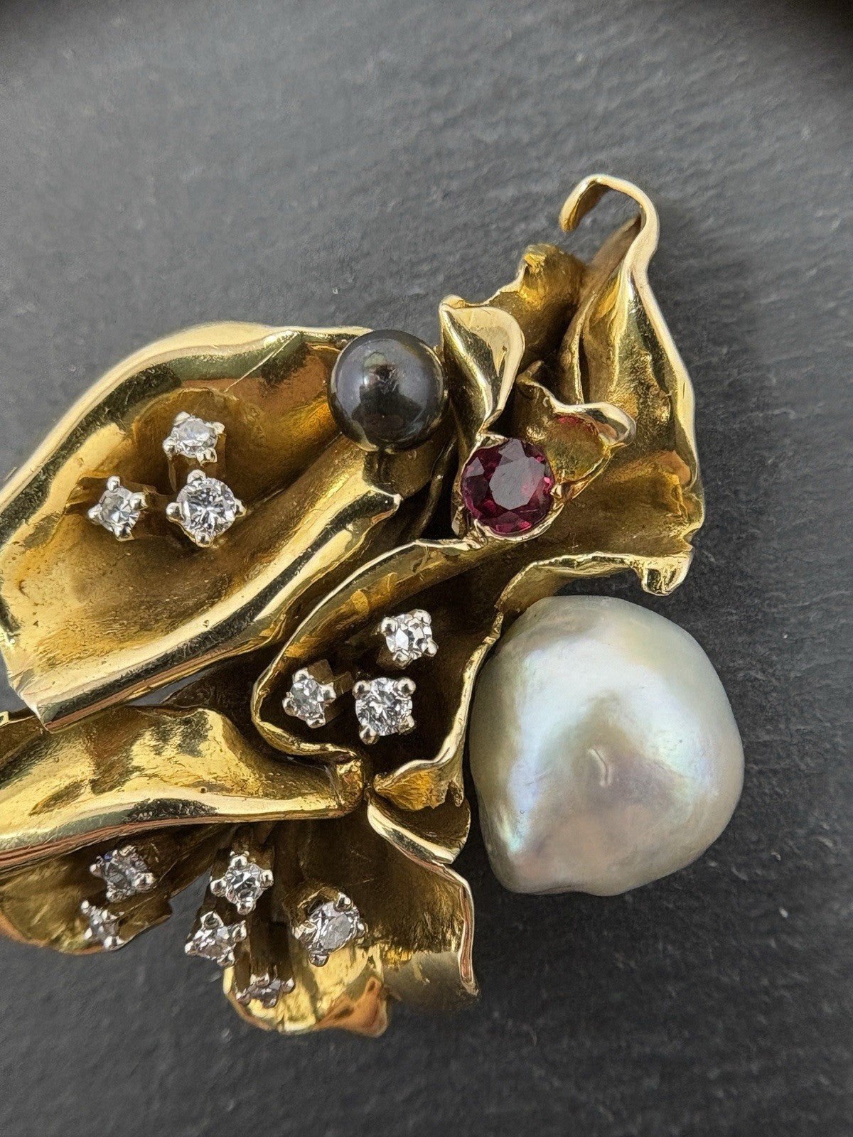 Goldanhänger Handarbeit Designerschmuck 14K/585 ca. 4x3cm Diamanten Rubin Tuch