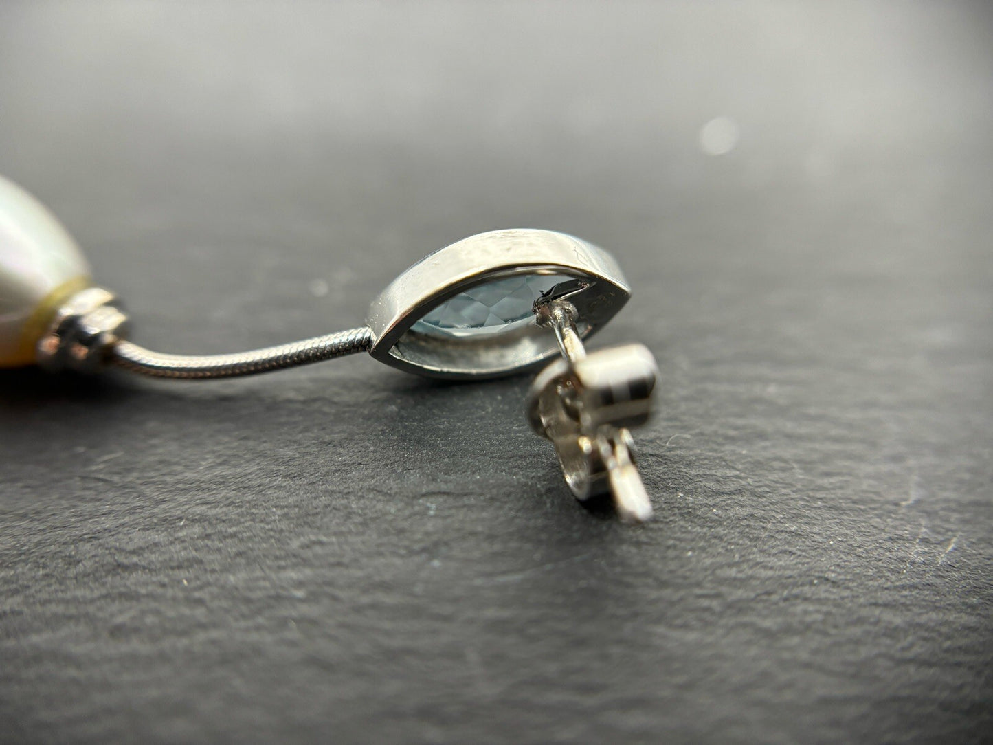 Ohrringe 14Karat Weißgold mit Blautopasen und Perlen 