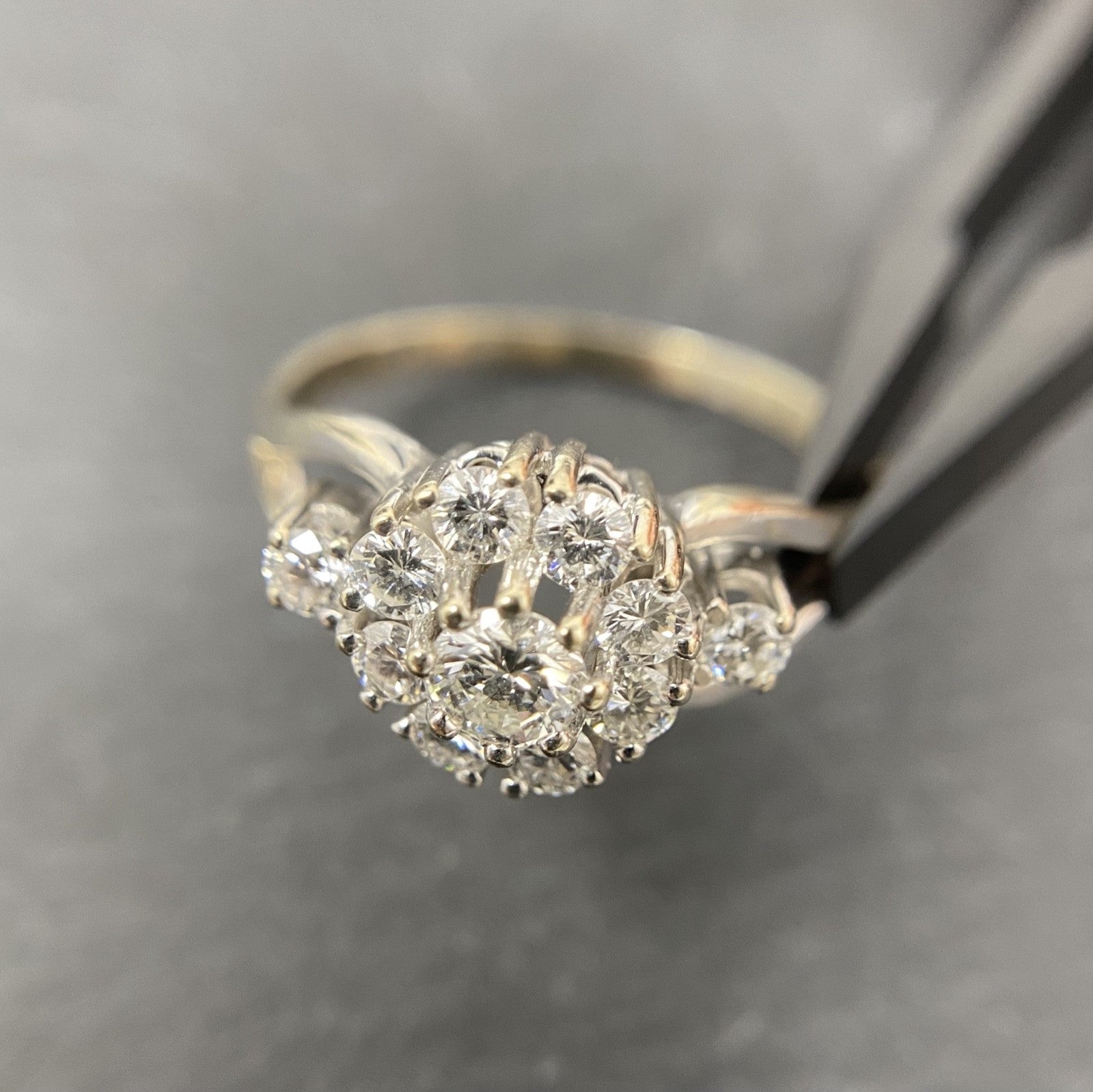 585 Gold Ring Weißgold mit funkelndem ca. 1,5 Karat Diamant -Blütencluster | 14K