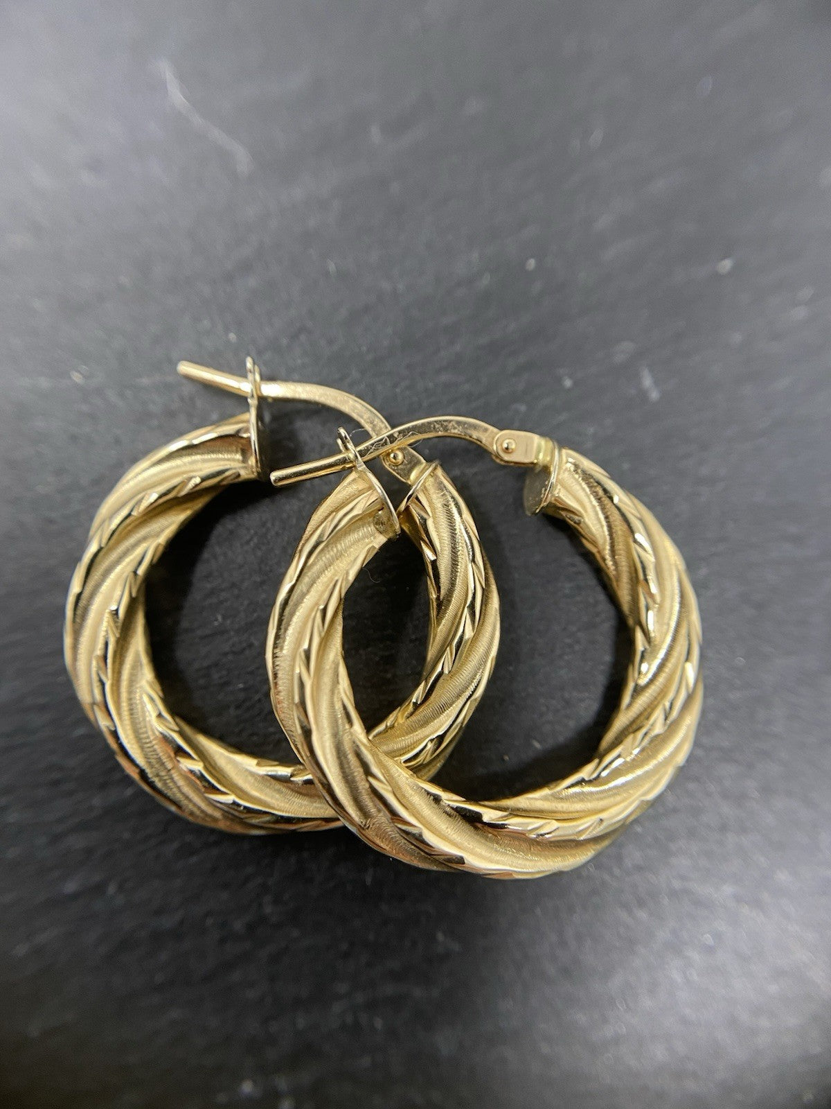 14 Karat Gelbgold Creolen mit gedrehtem Muster | 14K/585