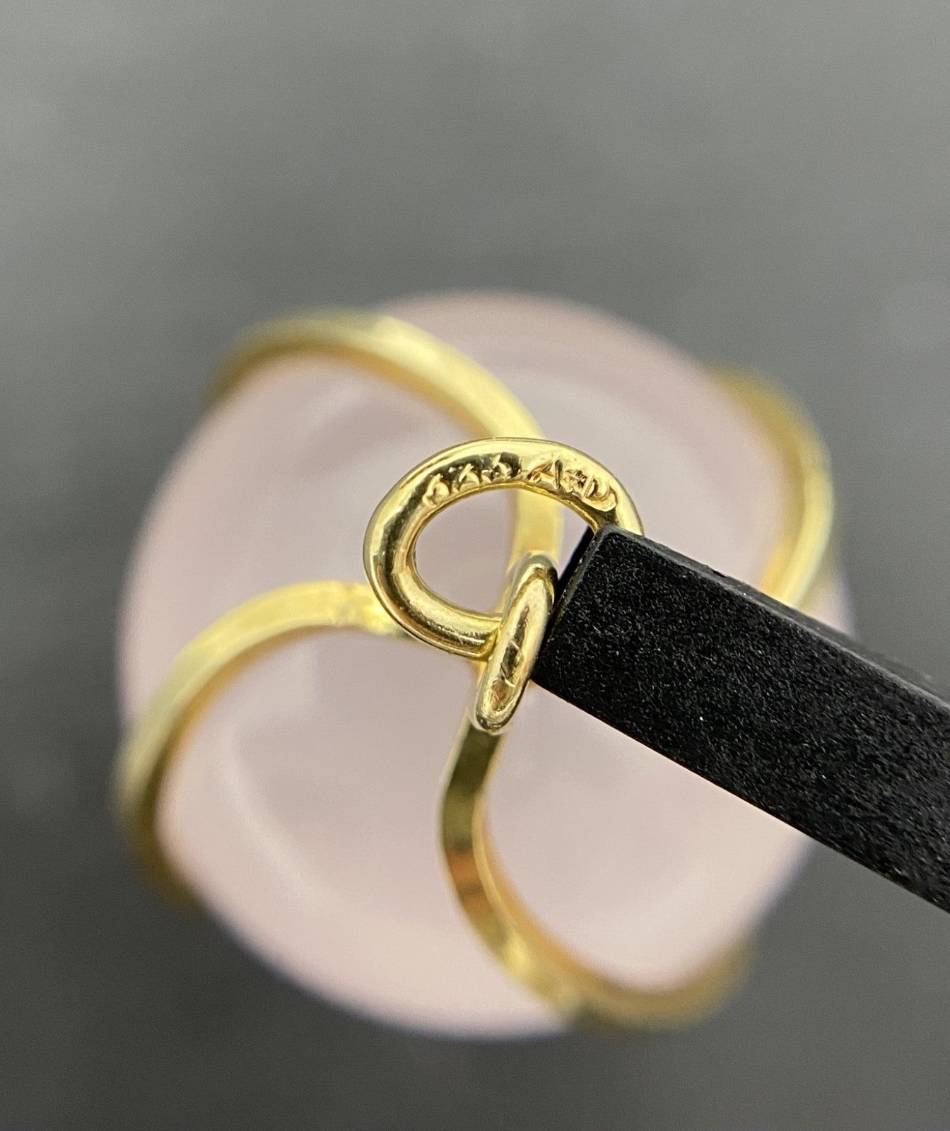 333 Gold Anhänger Rosenquarz in Gold – Kugelform mit moderner Fassung 8K