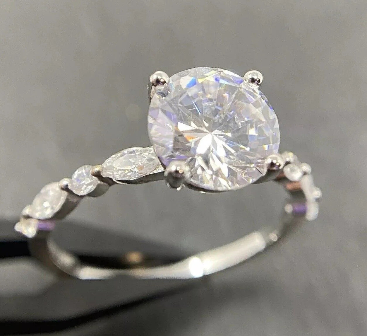 925 Silber Cocktail Ring Zirkonia Ring sehr modernes Design