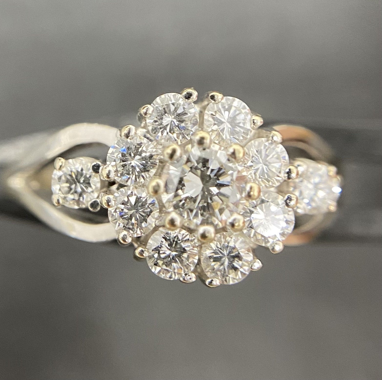 585 Gold Ring Weißgold mit funkelndem ca. 1,5 Karat Diamant -Blütencluster | 14K