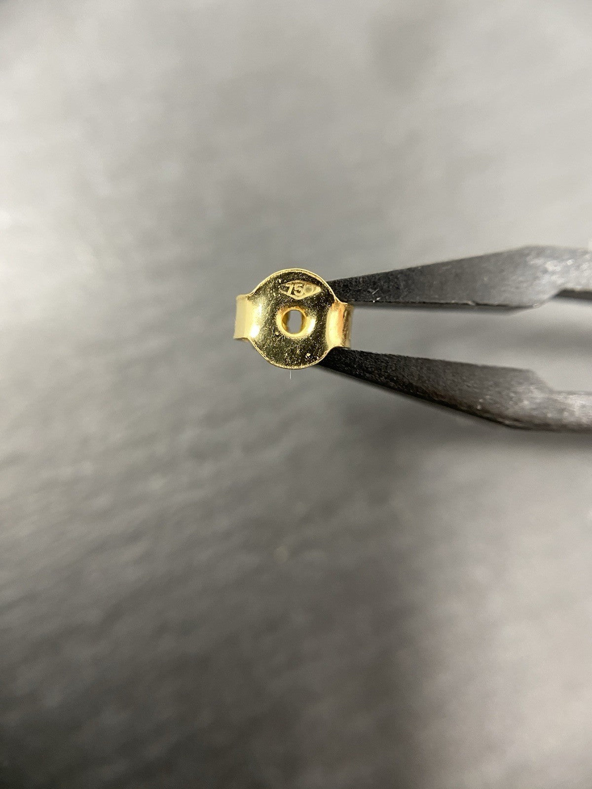 750 Gold Ohrstecker 0,035ct Brillant | 18K