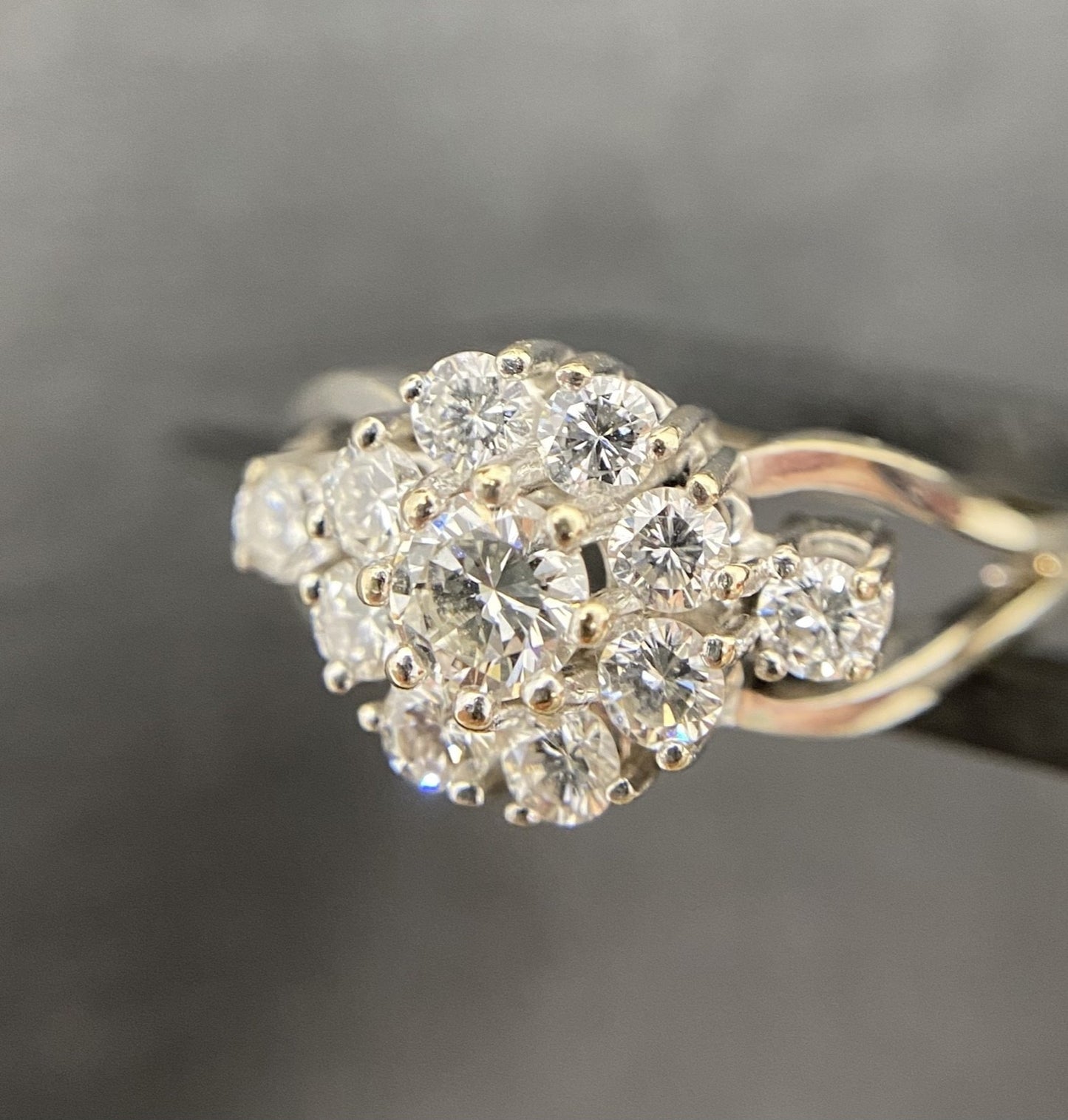 585 Gold Ring Weißgold mit funkelndem ca. 1,5 Karat Diamant -Blütencluster | 14K