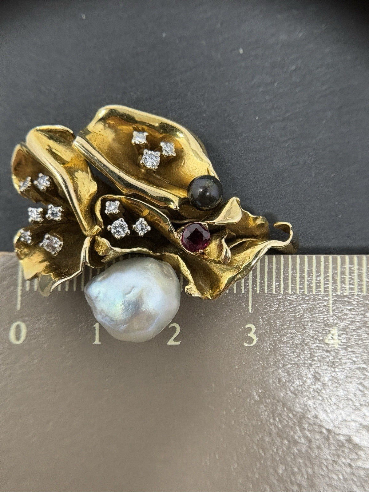 585 Gold Anhänger Handarbeit Designerschmuck ca. 4x3cm Diamanten Rubin Tuch 14K