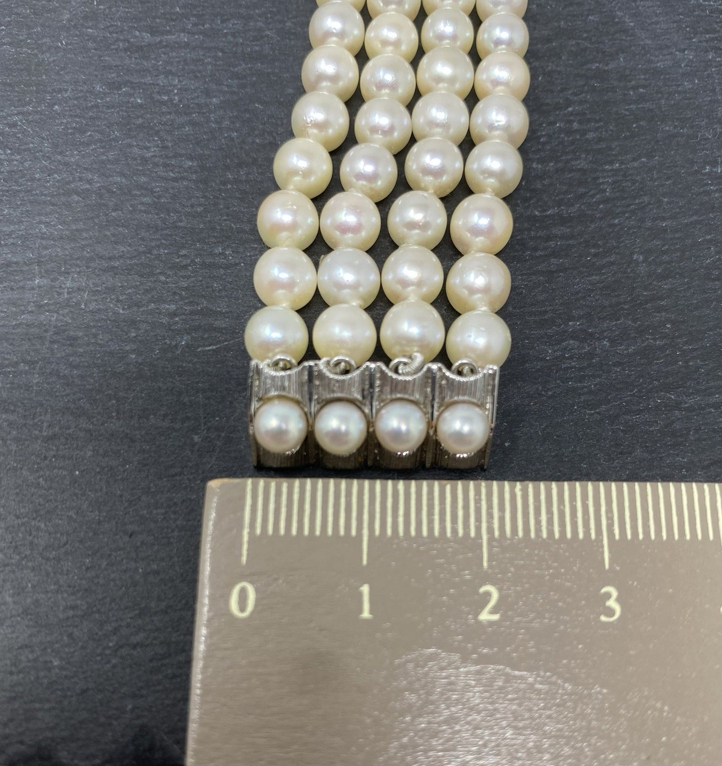 Vierreihiges Perlenarmband | 14K/585 Weißgold Luxus